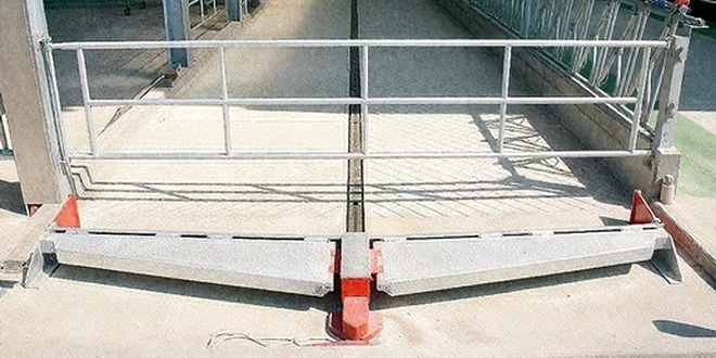 Скреперы с жестким штоком и гидравлическим приводом